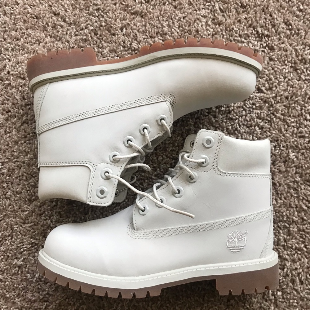 Timberland White Leather Ankle Boots with Tan Lug Soles